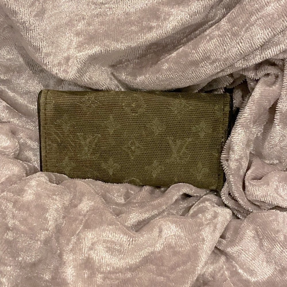 Authentic Louis Vuitton Mini Lin Key Wallet - Picture 3 of 6